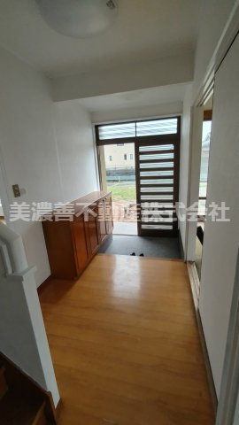 ６６８３８　瑞穂市宝江中古戸建ての玄関