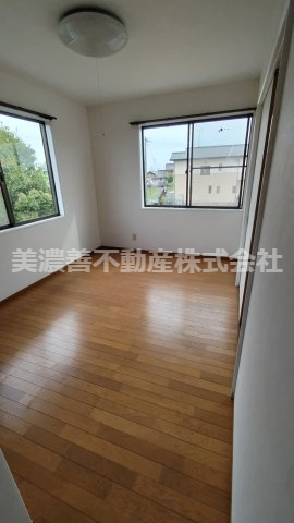 ６６８３８　瑞穂市宝江中古戸建ての洋室