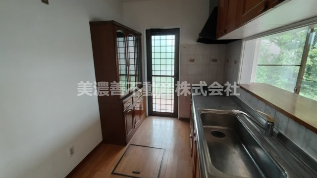 ６６８３８　瑞穂市宝江中古戸建てのキッチン
