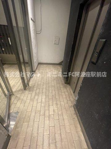 GARRET南堀江の玄関