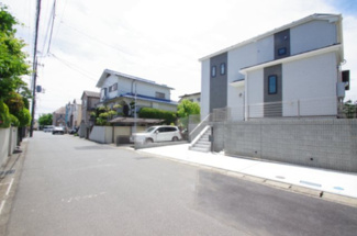 【前面道路含む現地写真】