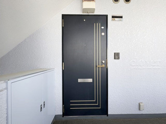 【その他共用部分】 | 皆様をお迎えする、お部屋の玄関ドア。開けやすさや開放角度、ドアノブの操作しやすさや鍵の形状などを、現地で一度ご確認ください。～即日のご見学可能～　お問合せはお気軽にどうぞ。