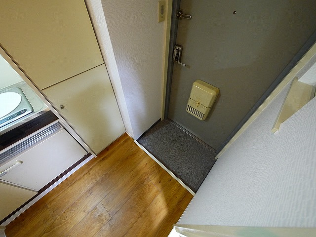 LA CASAならまちの玄関|明るい玄関です