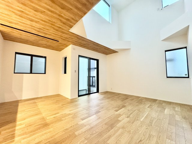 船橋市松が丘４丁目４４７②の居間・リビング|建築施工例