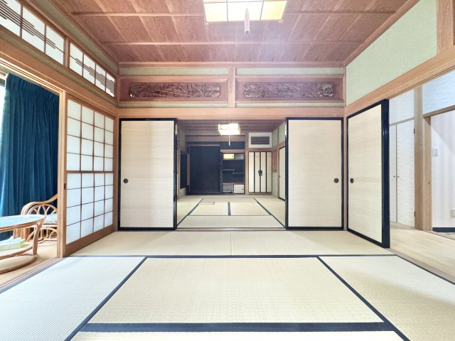 中央区幸3丁目の和室|約10帖の和室は来客が泊まれる広さで8帖の部屋と襖で仕切ることができます♪