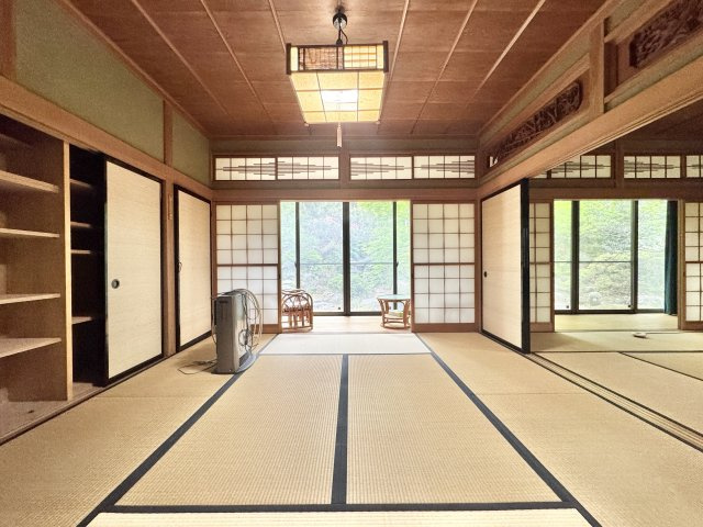 中央区幸3丁目の和室|約8帖の和室には収納が豊富で隣の部屋と襖で仕切れます。