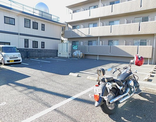 コモド　アビターレの駐車場