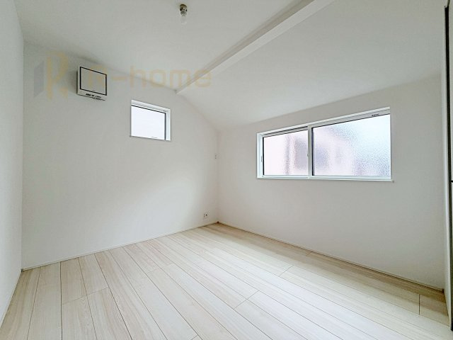 取手市新取手1丁目1期　新築戸建て　1号棟の洋室|2面窓の風通しの良い洋室です♪差し込む暖かな陽当たりで、室内がくつろげる空間に早変わりです♪