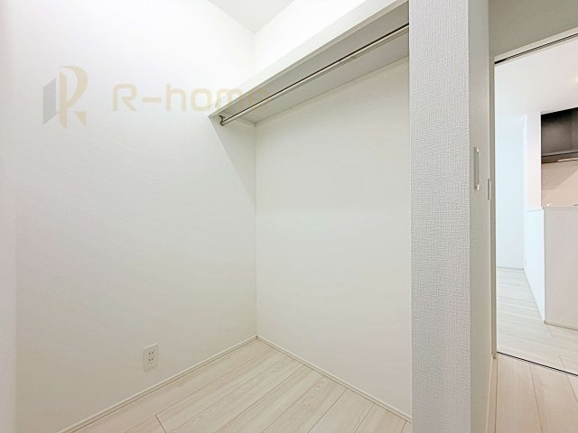 取手市新取手1丁目1期　新築戸建て　1号棟の収納|1階に収納便利なファミリークローゼット！ホールから出入りできる嬉しい収納♪