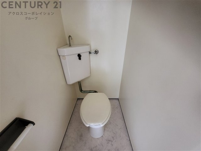 落ち着いた色調のトイレです