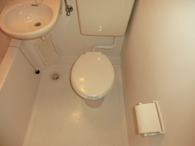 浴室内にトイレがあります♪