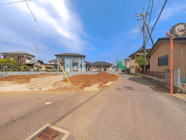 野田市山崎第6　新築戸建　4号棟の前面道路含む現地写真|角地 ： 南 3.82m 公道、東 3.8m 公道