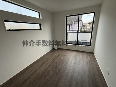 【洋室】 | 神戸市西区春日台8丁目　新築戸建1号棟　仲介手数料無料！ | 広々とした洋室です
