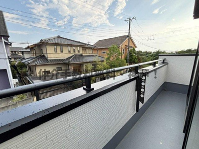 【バルコニー】 | 神戸市西区春日台8丁目　新築戸建1号棟　仲介手数料無料！ | 開放的で明るい空間を演出してくれるバルコニーです