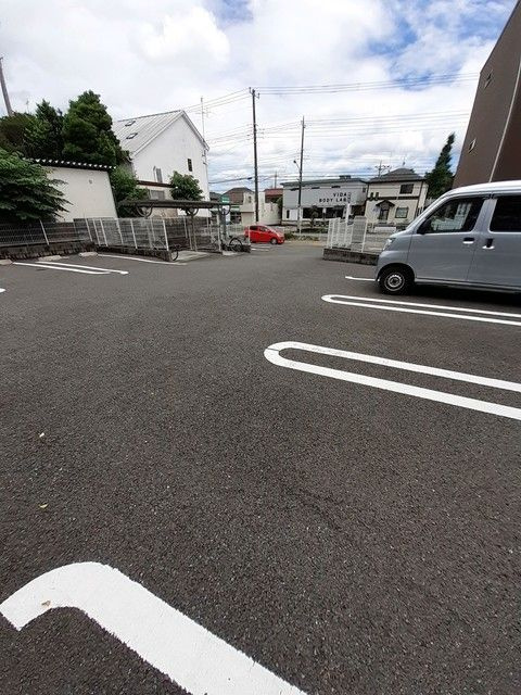 あきる野市小川のアパートの駐車場