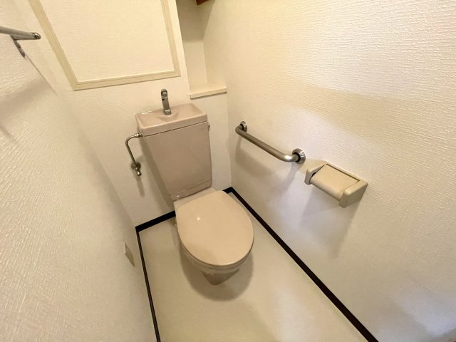 コンパクトで使いやすいトイレです♪