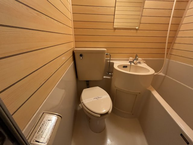 浴室内にトイレがあります♪