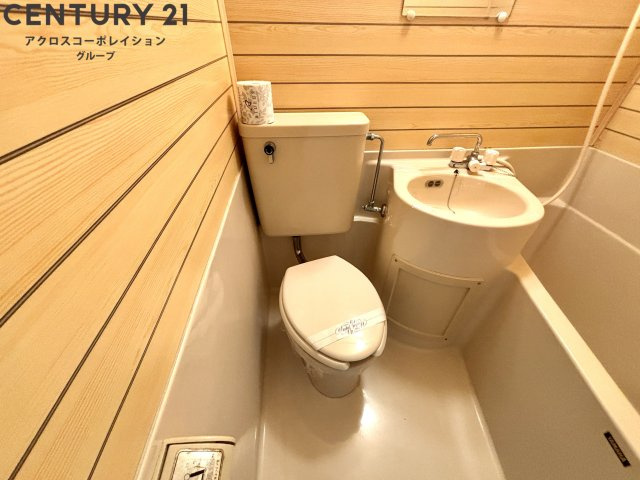 浴室内にトイレがあります☆

