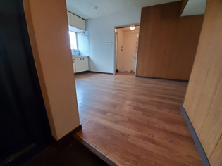 翠光ハイツの居間