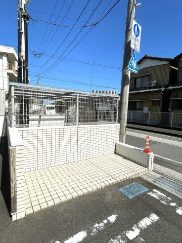 アルファステイツ伊勢崎のその他共用部分|敷地内にゴミ置き場も設置されています。