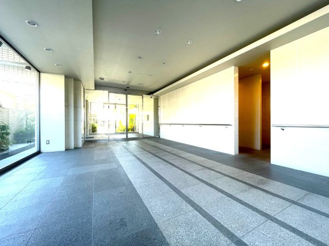 アルファステイツ伊勢崎のその他共用部分|開放感のある広々としたエントランスです。