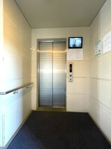 アルファステイツ伊勢崎のその他共用部分|エレベーターは一基です。