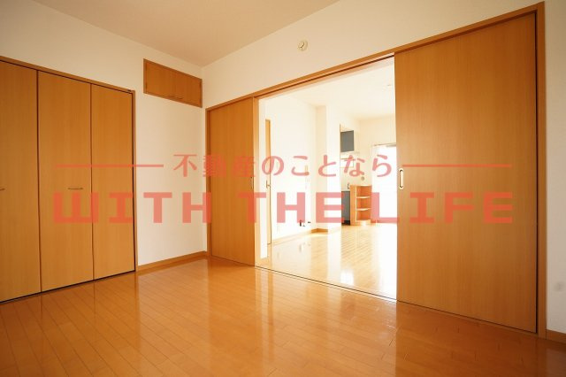 メゾンエトワール【キャッシュバック対象物件】の洋室|独立洗面台、小物を置くことができて便利です