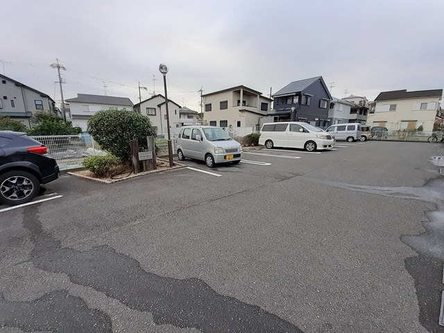シャン・グリシーヌの駐車場