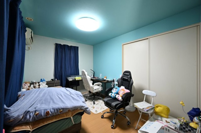 【洋室】 | 太田市西新町　中古戸建 | 2面採光の明るい洋室は子供部屋にもピッタリです♪