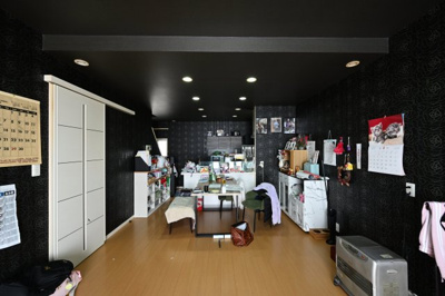 【居間・リビング】 | 太田市西新町　中古戸建 | お友達を呼んでホームパーティーもできる広々ダイニングです♪