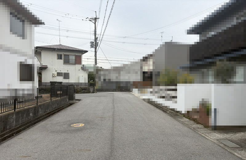 野洲市近江富士1丁目　中古戸建の前面道路含む現地写真