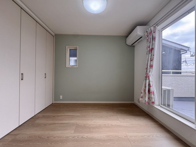浜名区中瀬の洋室|2F　約5帖のお部屋になります。子供部屋にピッタリ！
