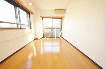 【居間・リビング】 | トーシンフェニックス新高円寺参番館 | 洋室のお部屋です。