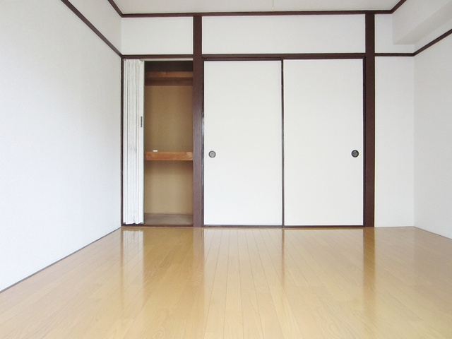 リーフハイツ藤の寝室|陽当りのよい洋室です♪