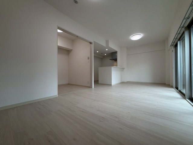 ベルンガーデン上本町の居間・リビング