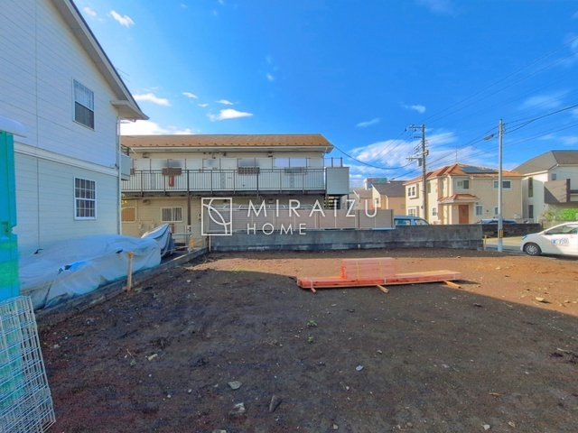 【外観】 | 青く澄み渡った綺麗な空と、陽の光をたっぷりと受ける、そんな新築住宅で新生活をスタートしてみませんか？見学・ご相談等、ミライズホーム(株)までお気軽にご連絡下さい♪

