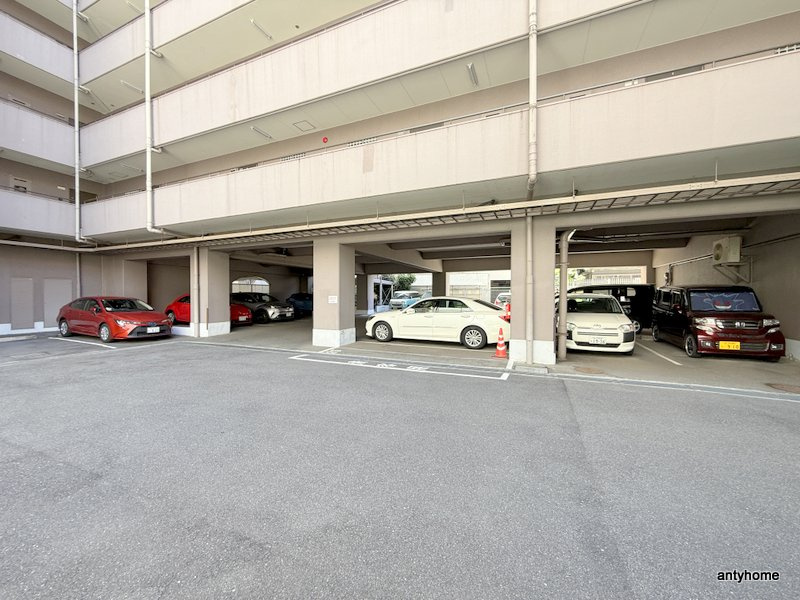 コボリマンション新大阪　仲介手数料無料の駐車場