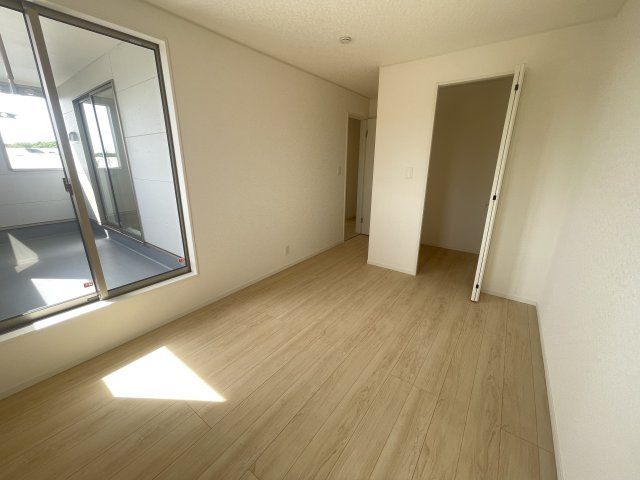 糸満市福地　第2（全4棟）1号棟の洋室|1号棟　洋室6.7帖＋WIC付き♪