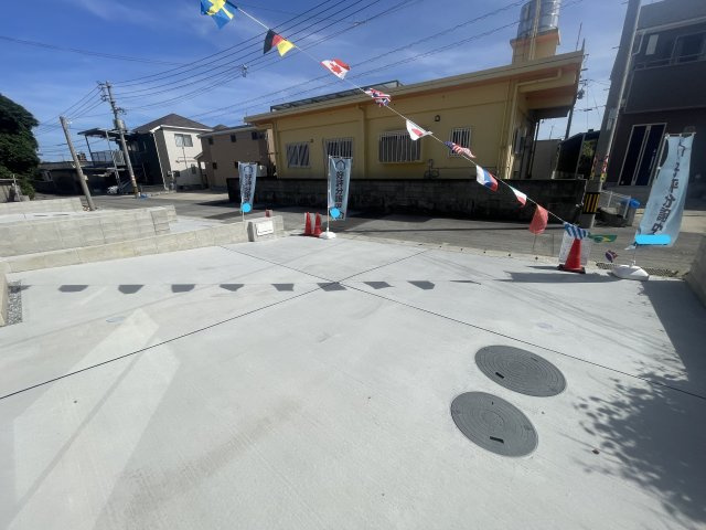 糸満市福地　第2（全4棟）1号棟の駐車場|1号棟　並列駐車3台完備♪EV車充電設備付き♪