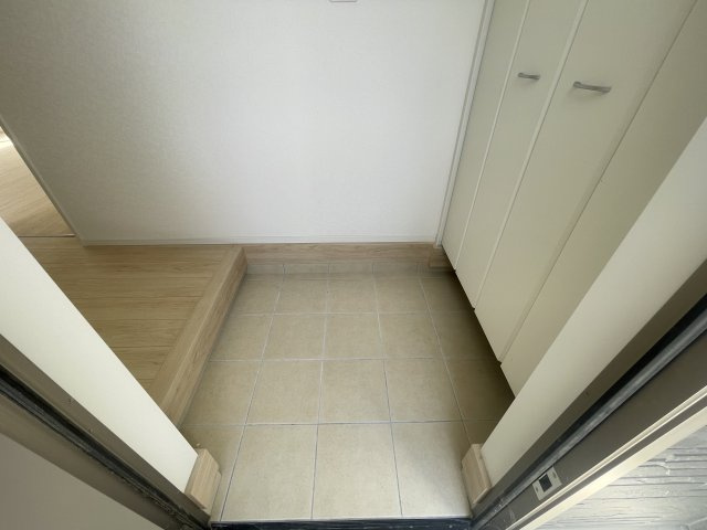 糸満市福地　第2（全4棟）1号棟の玄関|1号棟　十分な収納付き玄関♪