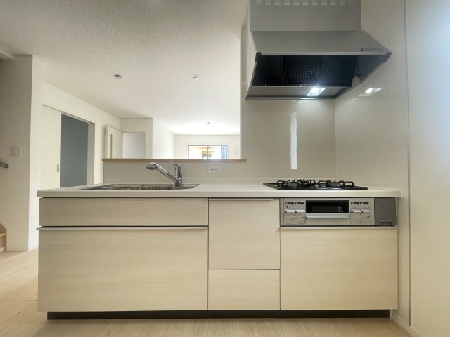 糸満市福地　第2（全4棟）1号棟のキッチン|1号棟　使いやすいシステムキッチン♪