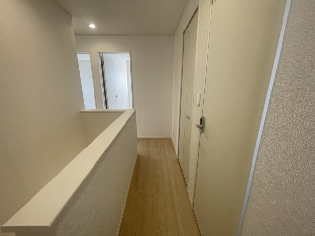 糸満市福地　第2（全4棟）1号棟の内装|1号棟　2階ホール収納付き♪