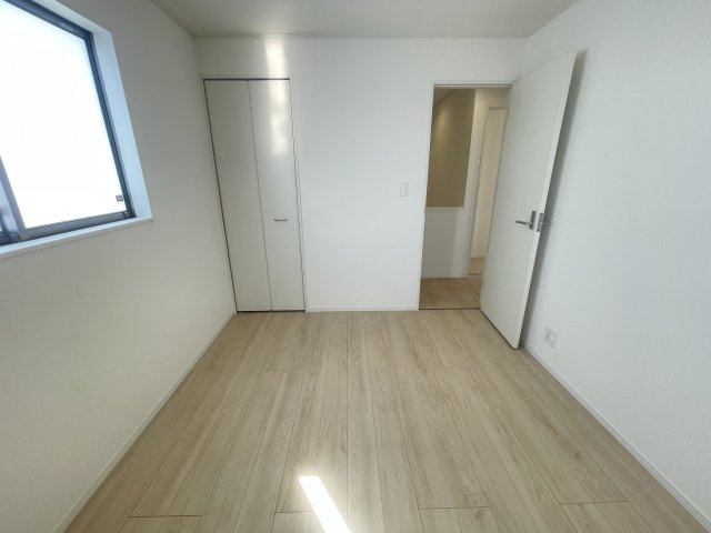 糸満市福地　第2（全4棟）1号棟の洋室|1号棟　洋室5.2帖＋CL付き♪