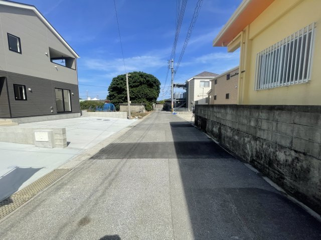 糸満市福地　第2（全4棟）1号棟の前面道路含む現地写真|※南西側4.29m里道♪