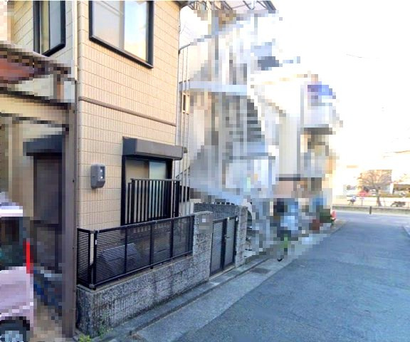 灘区岸地通1丁目の前面道路含む現地写真|各方面アクセスがいい住居は日々の生活を助けてくれますね。
