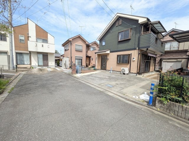 八王子市　上壱分方町　中古戸建ての前面道路含む現地写真|～西側4.5ｍ道路に面しています～