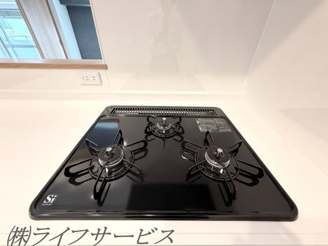 【キッチン】 | オリエント新大阪アーバンライフ | グリル/３口ガスコンロでお料理も楽々