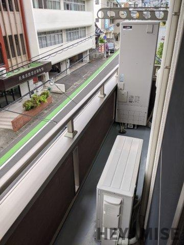 リシェ・ナカシマのバルコニー