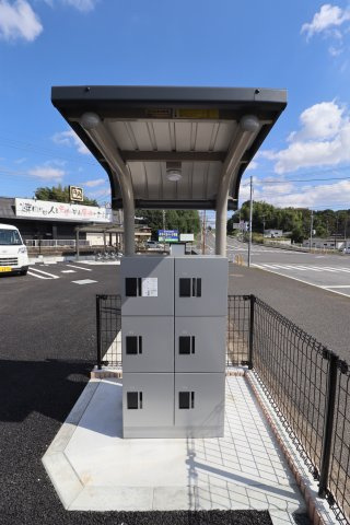 メゾン・ド・リュミエールⅢのエントランス|宅配ボックスがあると、自分の時間を有効活用できますね！
