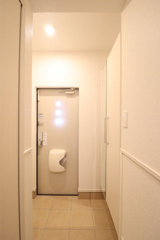 メゾン・ド・リュミエールⅢの玄関|ゆったりとした玄関です